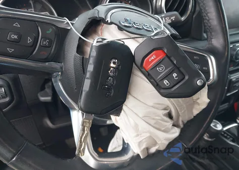 2023 Jeep Wrangler 4-Door Sahara Altitude 4X4 z USA, uszkodzony, nr VIN 1C4HJXEG9PW666649